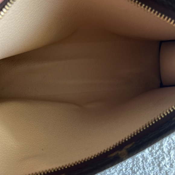 Louis Vuitton Monogram Toiletry 19 Pouch - Picture 13 of 15